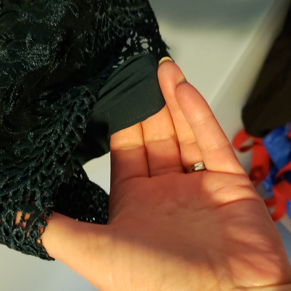 Like new stunning forest green dress.lace detail throughout - Picture 4 of 16